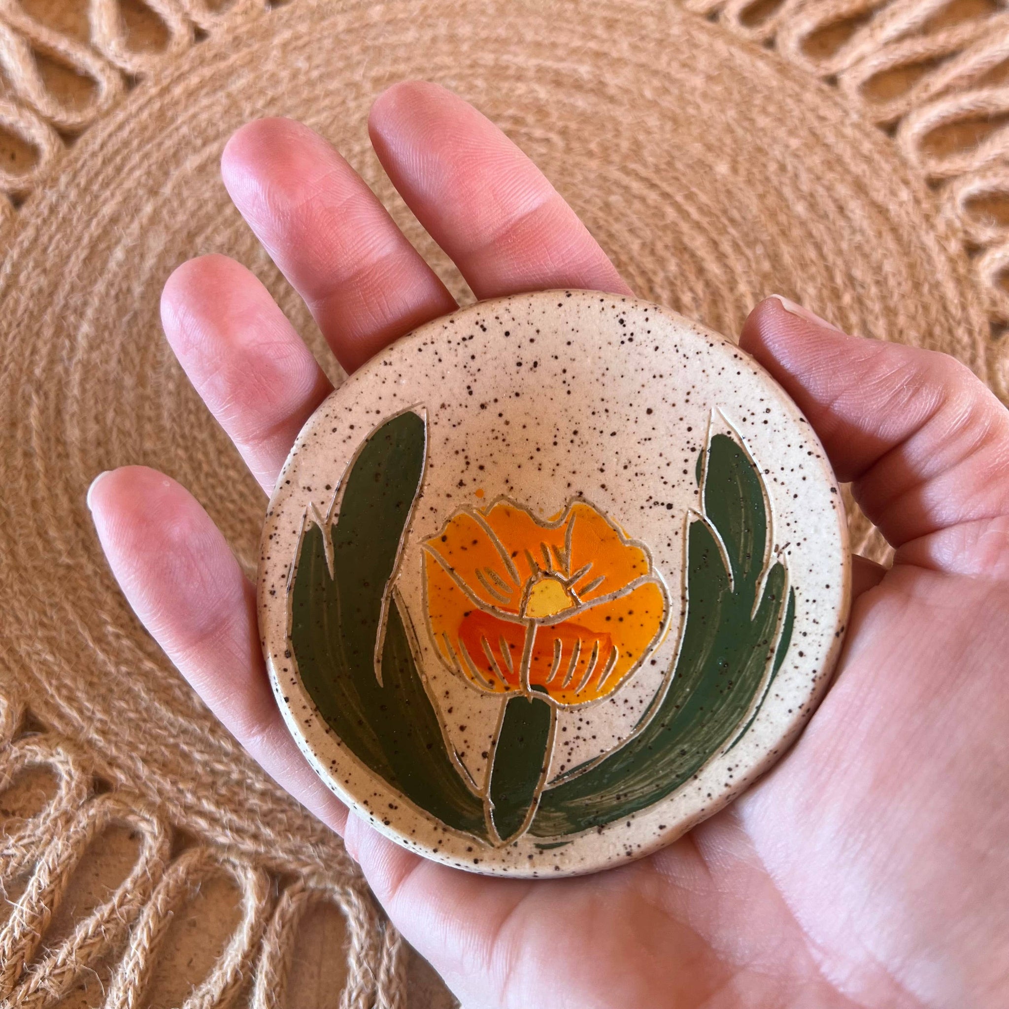 Globe Mallow Sgraffito Tea Rest 3" dish