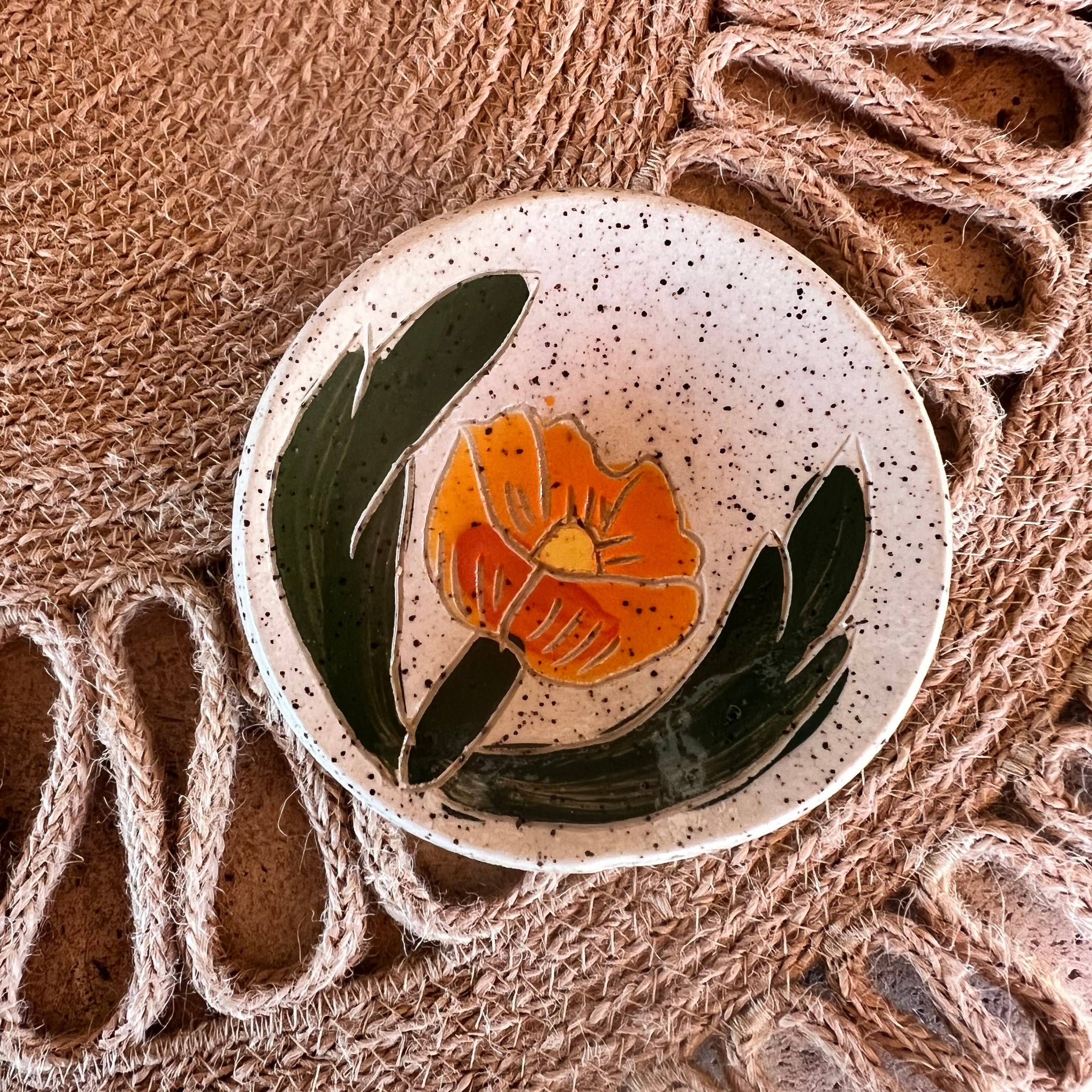 Globe Mallow Sgraffito Tea Rest 3" dish